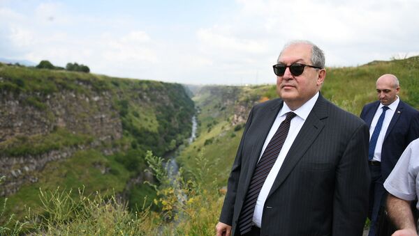 Президент Армен Саркисян посетил Лорийскую крепость в рамках рабочего визита в Лорийскую область (20 июля 2019). Степанаван - Sputnik Армения