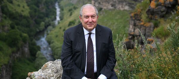 Президент Армен Саркисян посетил Лорийскую крепость в рамках рабочего визита в Лорийскую область (20 июля 2019). Степанаван - Sputnik Արմենիա