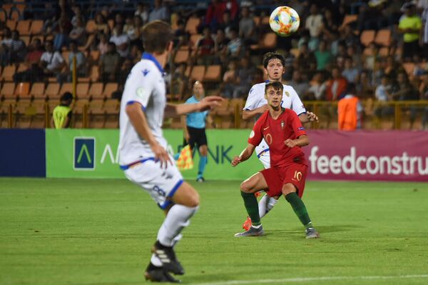 Եվրոպայի մինչև 19 տարեկանների առաջնության Պորտուգալիա–Հայաստան հանդիպում Եվրոպայի մինչև 19 տարեկանների առաջնության Պորտուգալիա–Հայաստան հանդիպում - Sputnik Արմենիա