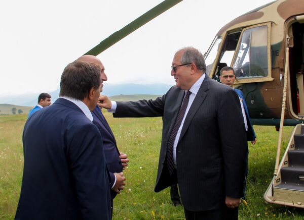 И пояс Hermès: как Армена Саркисяна подкараулили в Лори модники, влюбленные и президент  - Sputnik Армения