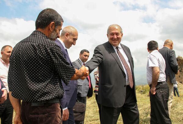 Նորաձև լոռեցիք զարմացրին նախագահին, զույգը հարսանիքի հրավիրեց, տատիկը` հանգստի - Sputnik Արմենիա