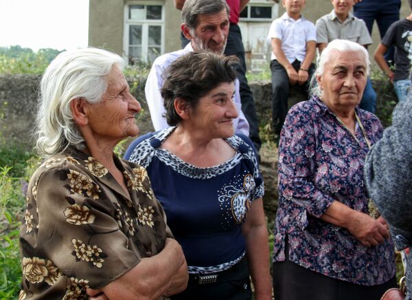 Նորաձև լոռեցիք զարմացրին նախագահին, զույգը հարսանիքի հրավիրեց, տատիկը` հանգստի - Sputnik Արմենիա