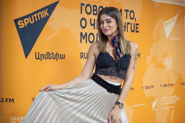 Представьте, через что мне пришлось пройти: поп-дива Ивета Мукучян о жизни и творчестве - Sputnik Армения