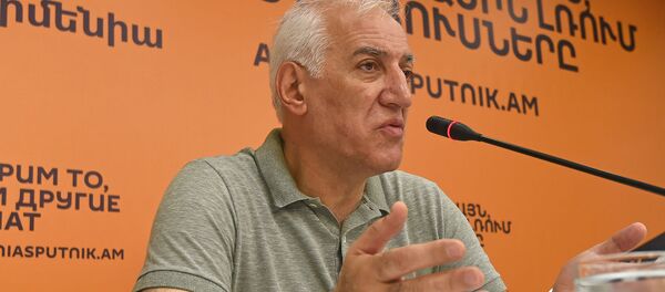 Ваагн Хачатрян на пресс-конференции – Первоочередные задачи нынешних властей Еревана. Год спустя (22 июля 2019). Еревaн - Sputnik Армения
