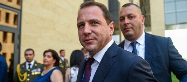 Министр обороны Давид Тоноян во время церемонии награждения выпускников военно-учебных заведений (22 июля 2019). Еревaн - Sputnik Армения