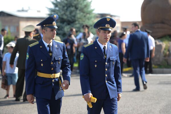 Церемония вручения дипломов выпускникам военно-учебных заведений (22 июля 2019). Еревaн - Sputnik Армения