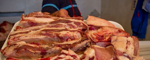 Протухшее мясо на рынке в Еревaне Протухшее мясо на рынке в Еревaне - Sputnik Արմենիա