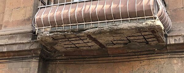 Аварийное здание в Гюмри Аварийное здание в Гюмри - Sputnik Արմենիա