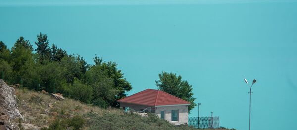 Вид на озеро Севан с дома творчества писателей - Sputnik Արմենիա
