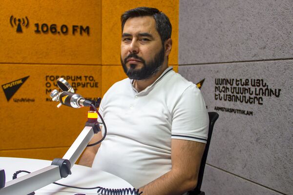 Загубленные грибком и халатностью: что станет с найденными СК Армении картинами Сарьяна Загубленные грибком и халатностью: что станет с найденными СК Армении картинами Сарьяна - Sputnik Армения