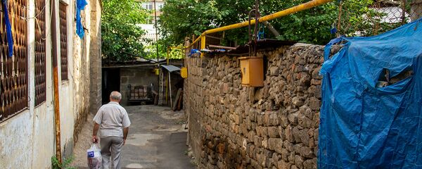 Улочка в районе Фирдус - Sputnik Արմենիա