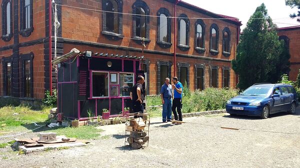 Ի՞նչ խոսեցին փակ դռների հետևում. Sasstex-ի տնօրինությունն ու բանվորուհիները հանդիպեցին Ի՞նչ խոսեցին փակ դռների հետևում. Sasstex-ի տնօրինությունն ու բանվորուհիները հանդիպեցին - Sputnik Արմենիա