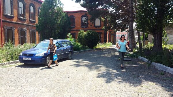 Ի՞նչ խոսեցին փակ դռների հետևում. Sasstex-ի տնօրինությունն ու բանվորուհիները հանդիպեցին Ի՞նչ խոսեցին փակ դռների հետևում. Sasstex-ի տնօրինությունն ու բանվորուհիները հանդիպեցին - Sputnik Արմենիա