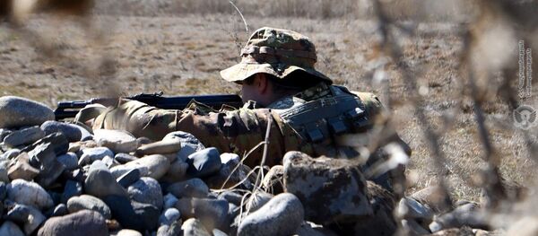 Армянский военнослужащий на тренировках - Sputnik Արմենիա