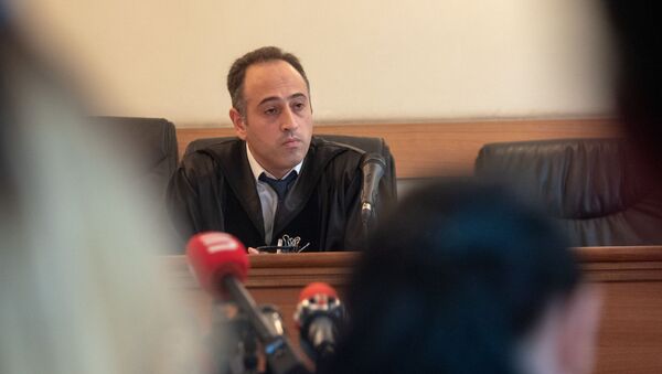 Судья Арсен Никогосян на заседании суда по вопросу частичного снятия ареста с имущества Роберта Кочаряна (24 июля 2019). Еревaн - Sputnik Արմենիա