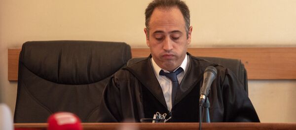 Судья Арсен Никогосян на заседании суда по вопросу частичного снятия ареста с имущества Роберта Кочаряна (24 июля 2019). Еревaн - Sputnik Армения