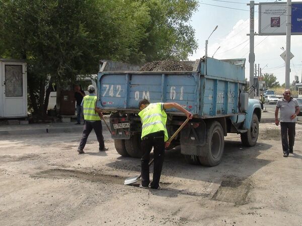 «Վատ աշխատողը պիտի պատժվի». Սուրեն Պապիկյանը հետևեց Գյումրու փողոցաշինական աշխատանքներին «Վատ աշխատողը պիտի պատժվի». Սուրեն Պապիկյանը հետևեց Գյումրու փողոցաշինական աշխատանքներին - Sputnik Արմենիա