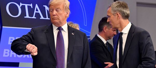Президент США Дональд Трамп и генсек НАТО Йенс Столтенберг во время двухдневного саммита НАТО (11 июля 2018). Брюссель Президент США Дональд Трамп и генсек НАТО Йенс Столтенберг во время двухдневного саммита НАТО (11 июля 2018). Брюссель - Sputnik Армения