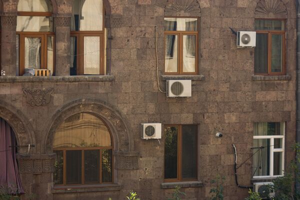 Концидионерный психоз в Армении? Что творится в магазинах техники Концидионерный психоз в Армении? Что творится в магазинах техники - Sputnik Армения