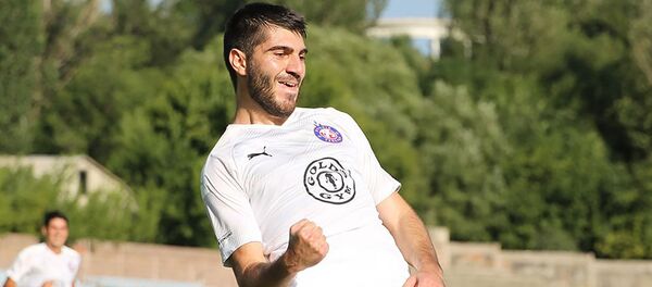 Полузащитник ереванского Пюника Артур Миранян радуется забитому голу во втором квалификационном матче Лиги Европы против чешской команды Яблонец (25 июля 2019). Гюмри - Sputnik Արմենիա