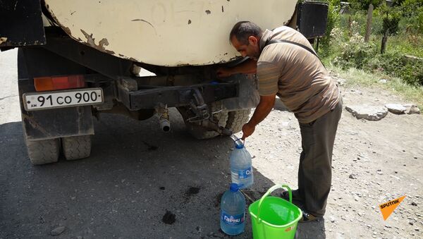 В 95 километрах от Еревана, в сельской общине Арагацаван, нет питьевой воды. - Sputnik Армения