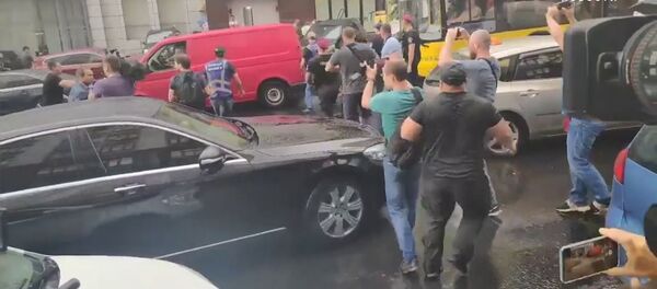 Нападение на экс-президента Украины Петра Порошенко Нападение на экс-президента Украины Петра Порошенко - Sputnik Արմենիա