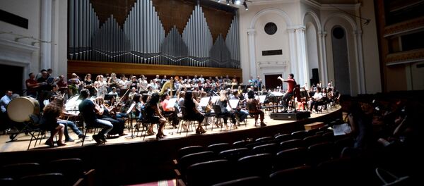 Репетиция оперы Джузеппе Верди Отелло на сцене концертного зала им. Арама Хачатуряна (26 июля 2019). Еревaн  - Sputnik Армения