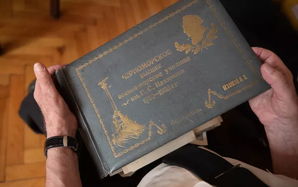 Фотоальбом капитана первого ранга Врежа Оганесяна Фотоальбом капитана первого ранга Врежа Оганесяна - Sputnik Армения