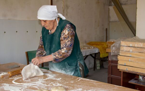 Пекарня семьи Ованнисян в Ашоцке - Sputnik Армения