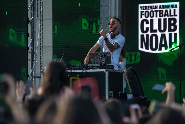 Ֆուտբոլասերներն ու երաժշտասերները` մեկ հարթակում. մեկնարկեց NOAH FEST-փառատոնը Ֆուտբոլասերներն ու երաժշտասերները` մեկ հարթակում. մեկնարկեց NOAH FEST-փառատոնը - Sputnik Արմենիա