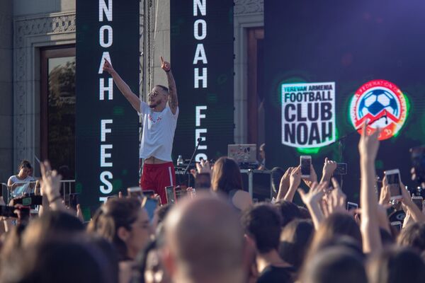 Ֆուտբոլասերներն ու երաժշտասերները` մեկ հարթակում. մեկնարկեց NOAH FEST-փառատոնը Ֆուտբոլասերներն ու երաժշտասերները` մեկ հարթակում. մեկնարկեց NOAH FEST-փառատոնը - Sputnik Արմենիա