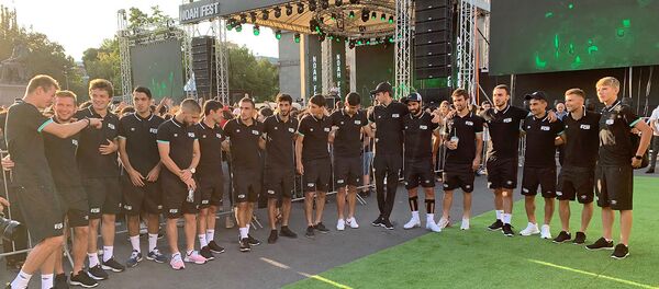 Футболисты ФК Noah на фестивале Noah Fest на площади Свободы (26 июля 2019). Еревaн Футболисты ФК Noah на фестивале Noah Fest на площади Свободы (26 июля 2019). Еревaн - Sputnik Արմենիա