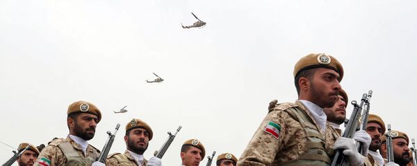 Армейский парад в честь Дня Национальной армии перед святыней покойного революционного основателя аятоллы Хомейни, недалеко от Тегерана (18 апреля 2019). Иран - Sputnik Армения