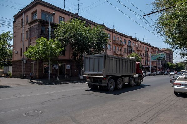 Ереванский колорит, или Как в районе Ерорд мас переплелись искусство и криминал Ереванский колорит, или Как в районе Ерорд мас переплелись искусство и криминал - Sputnik Армения