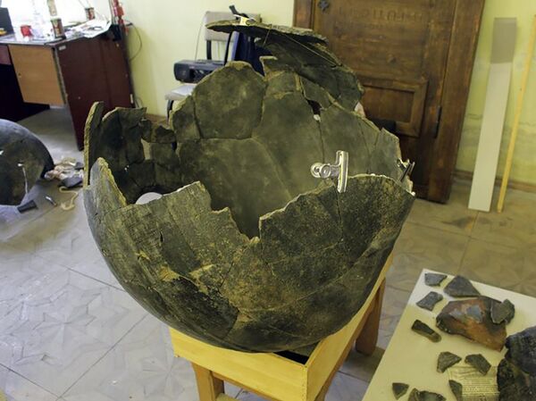 Большой чан, найденный во время раскопок - Sputnik Армения