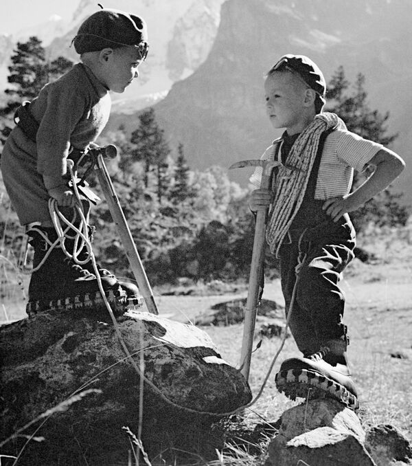 Юные альпинисты - Sputnik Армения