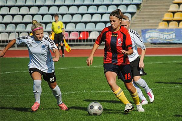 Футболистка Кристина Мангасарян в составе украинского женского клуба Ятрань-Базис - Sputnik Армения