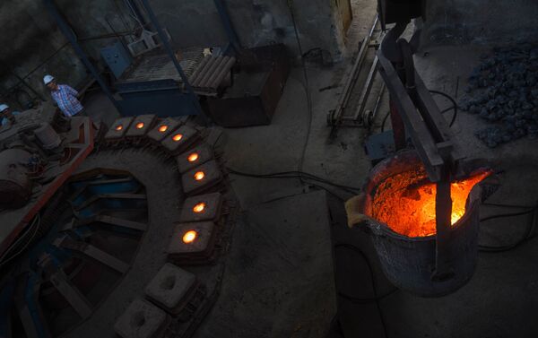 Производство шаров для рудных мельниц на медеплавильном заводе ACP, город Алаверди - Sputnik Армения
