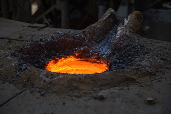 Производство шаров для рудных мельниц на медеплавильном заводе ACP, город Алаверди Производство шаров для рудных мельниц на медеплавильном заводе ACP, город Алаверди - Sputnik Армения