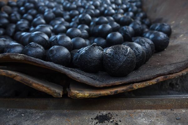 Железные люди не сгибаются — город Алаверди на севере Армении пытается выжить без завода Железные люди не сгибаются — город Алаверди на севере Армении пытается выжить без завода - Sputnik Армения