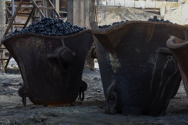 Железные люди не сгибаются — город Алаверди на севере Армении пытается выжить без завода Железные люди не сгибаются — город Алаверди на севере Армении пытается выжить без завода - Sputnik Армения