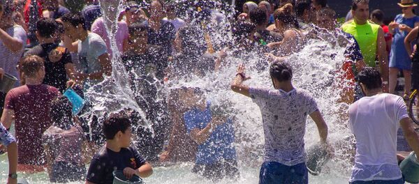 Праздник Вардавар на площади Республики (28 июля 2019). Еревaн - Sputnik Արմենիա