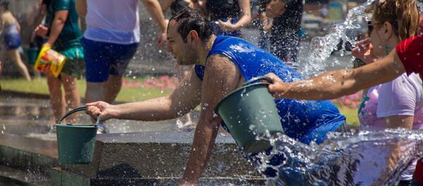 Праздник Вардавар на площади Республики (28 июля 2019). Еревaн - Sputnik Армения