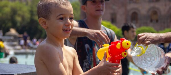 Праздник Вардавар на площади Республики (28 июля 2019). Еревaн Праздник Вардавар на площади Республики (28 июля 2019). Еревaн - Sputnik Армения