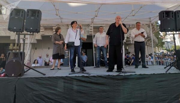 Отказаться от... В Батуми прошла акция за нормализацию отношений между Москвой и Тбилиси Отказаться от... В Батуми прошла акция за нормализацию отношений между Москвой и Тбилиси - Sputnik Армения