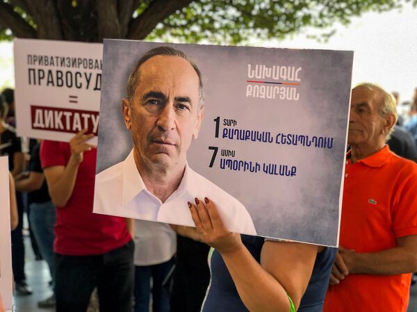 Ռոբերտ Քոչարյանի կողմնակիցները բողոքի հերթական ակցիան անցկացրին կառավարության մոտ - Sputnik Արմենիա