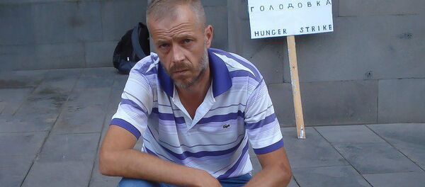 Цолак Хачатрян объявил голодовку перед Домом правительства (29 июля 2019). Еревaн Цолак Хачатрян объявил голодовку перед Домом правительства (29 июля 2019). Еревaн - Sputnik Արմենիա