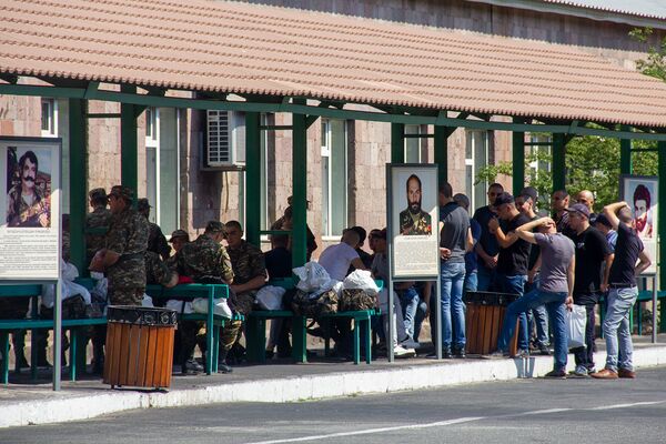 Горячая линия Минобороны Армении: что беспокоит родителей призывников - Sputnik Армения