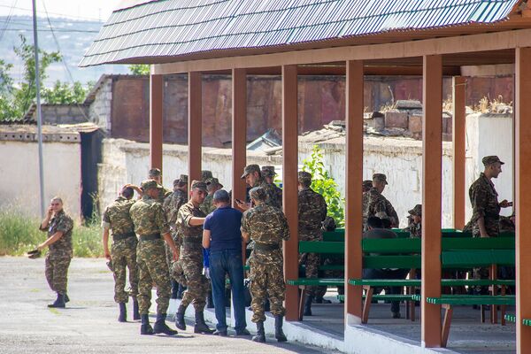 Горячая линия Минобороны Армении: что беспокоит родителей призывников - Sputnik Армения