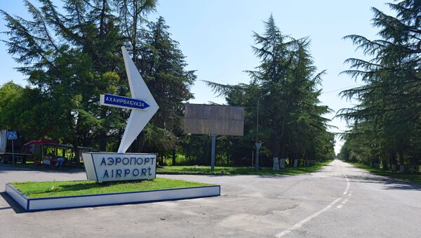 Дорожный указатель на Сухумский аэропорт - Sputnik Армения